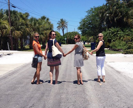 Anna-Maria-Island-bloggers-in-the-street