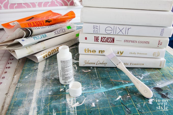 Fall-decorating-idea-using-a-stack-of-books