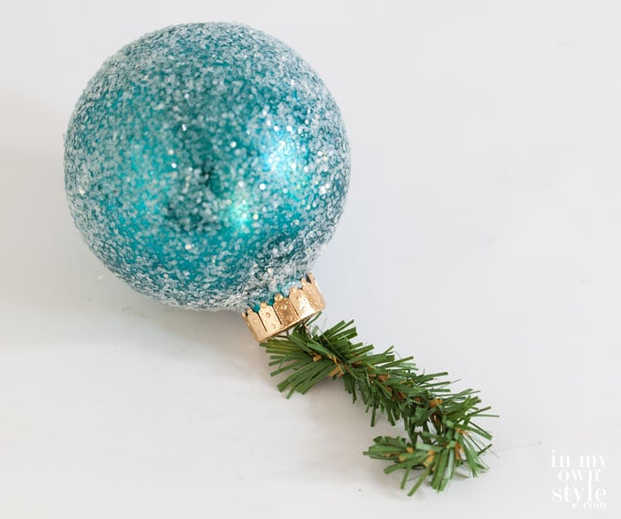 How-to-hand-Christmas-Ornaments-invisibily-on-a-tree