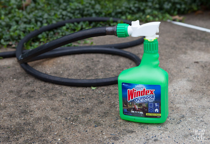 The-easiest-way-to-clean-the-outside-of-windows-on-a-house