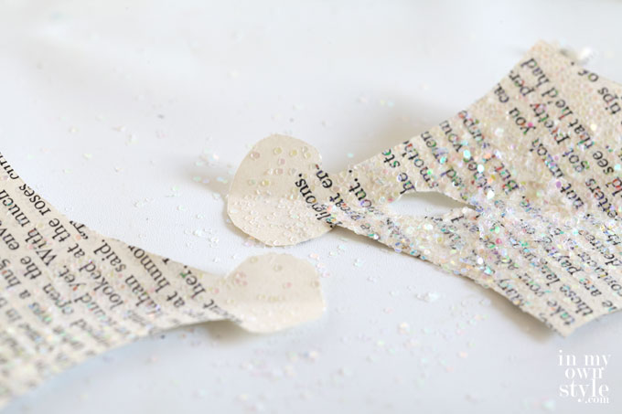 how-to-make-a-paper-holly-garland-for-Christmas