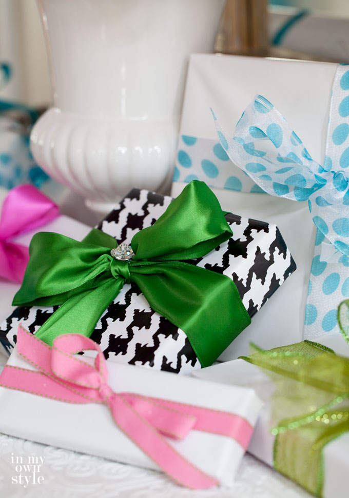 Christmas-Gift-wrap-in-non-traditional-colors