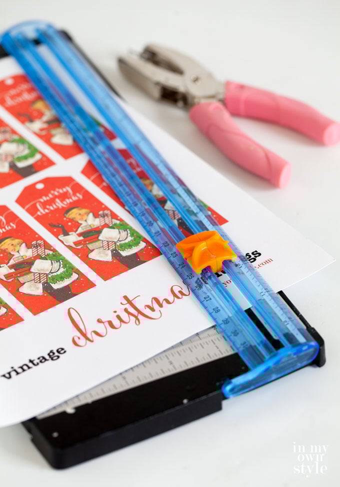 Free-Printable-Christmas-Gift-tags-of-Vintage-Fashion-Model-