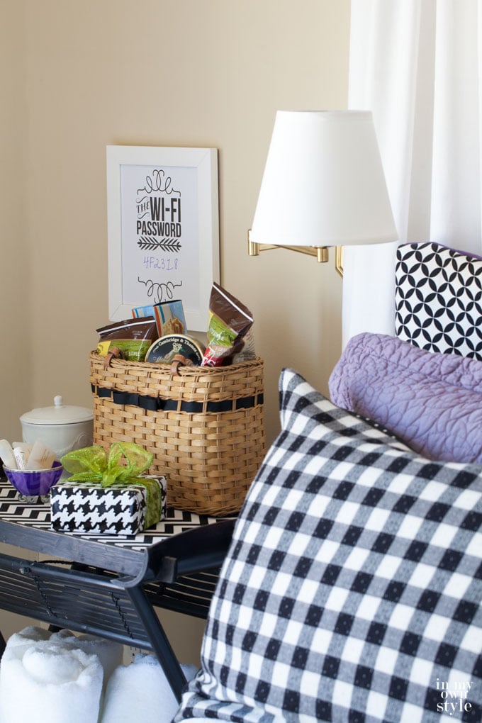 Guest-Bedroom-Decorating-ideas-for-overnight-guests