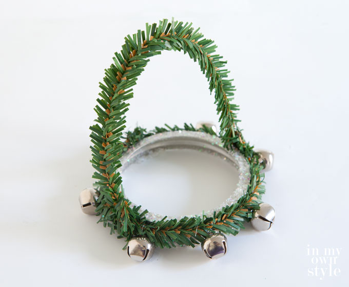Mason-jar-ideas-for-Christmas. Handle section of a gift bag purse.