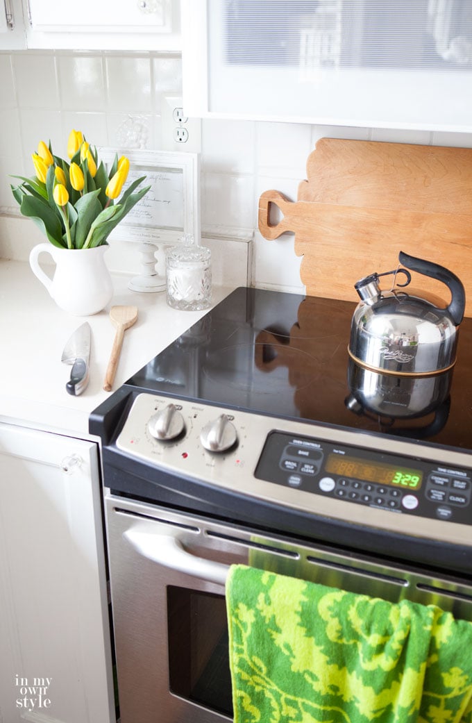Kitchen decorating with wood bread boards | In My Own Style