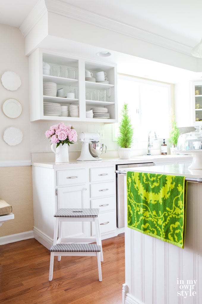 Kitchen decorating ideas on a budget - easy way to create doorless cabinets to create open shelving. 