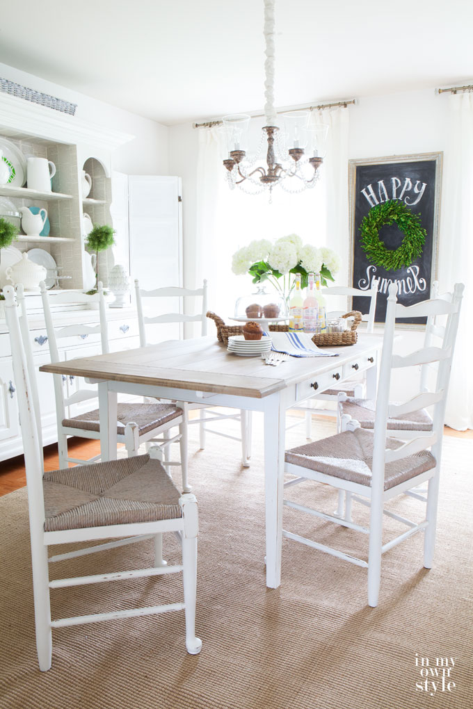 Decorating-with-white-in-a-dining-room
