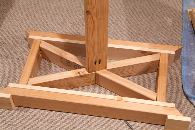 How-to-attach-2-pieces-of-wood-to-make-a-joint-to-make-a-joint-on-a-piece-of-furniture