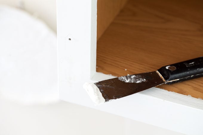 How to fill a hole with Spackle