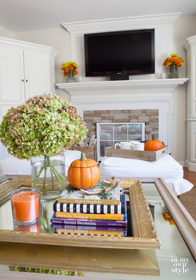 Finding-Fall-Home-tour-2015-Family-room