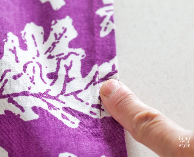 How to use fabric glue to make a no sew pillow