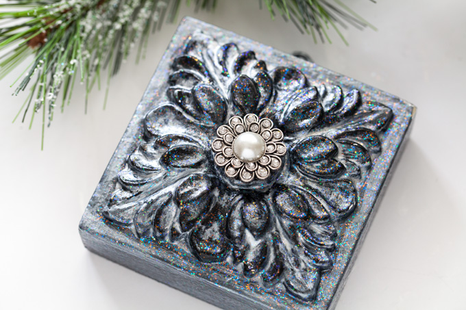 Christmas-Ornament-made-with-molding-block-rosette