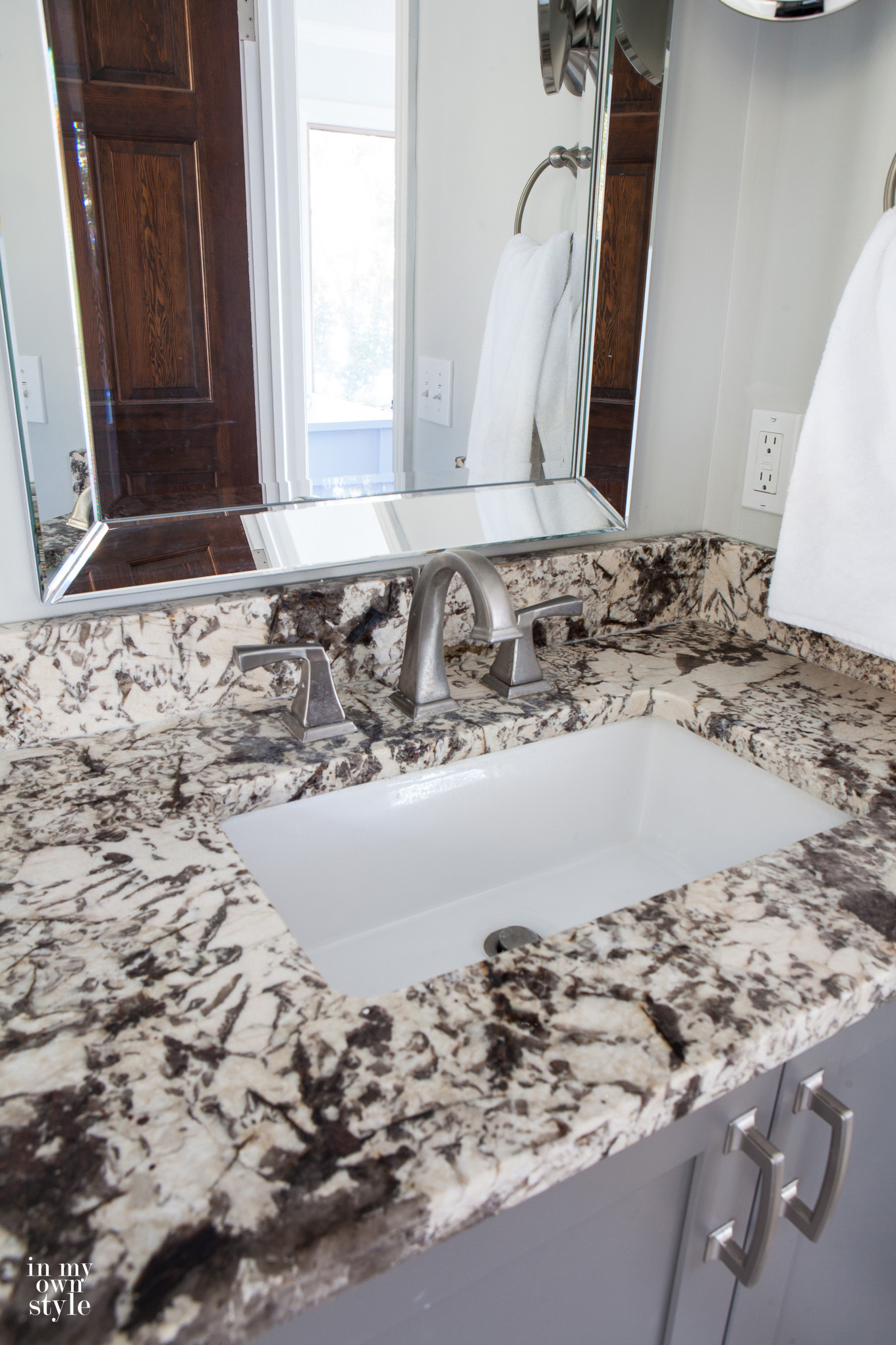 Granite countertop colors choices for bathroom decor