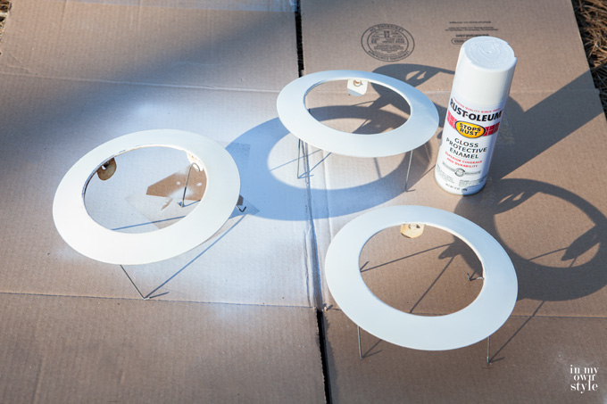 How to paont metal recessed lights