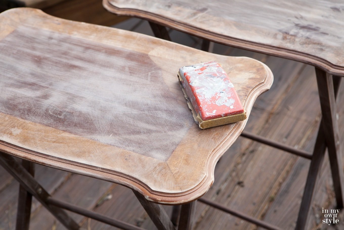 How to paint wood furniture