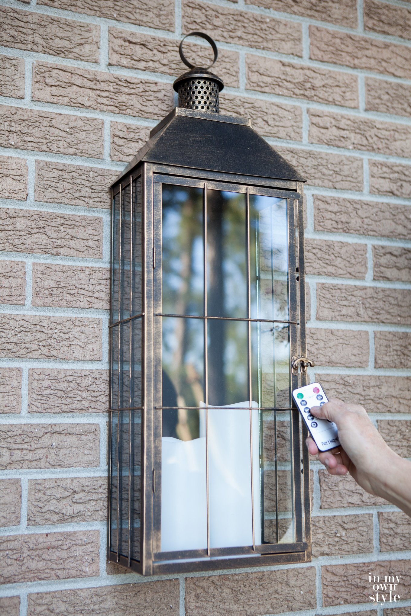 Outdoor hanging lantern