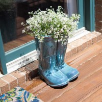 Looking for affordable outdoor decorating ideas? Great idea on where to find color scheme inspiration | In My Own Style