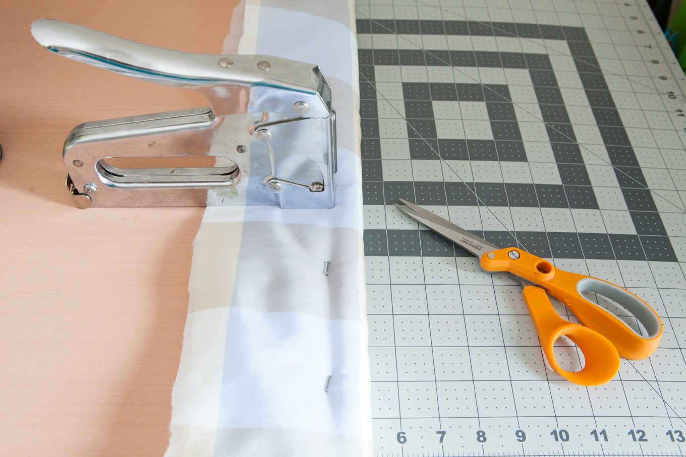 staple-gun-fabric-to-make-a-headboard
