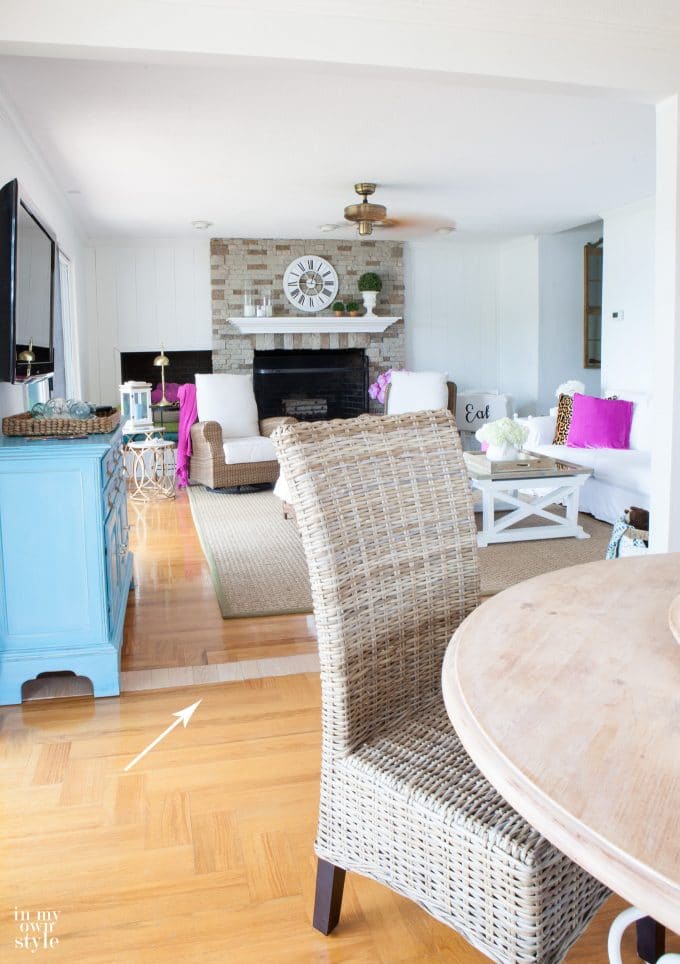 How to create an open concept living and dining area in a house