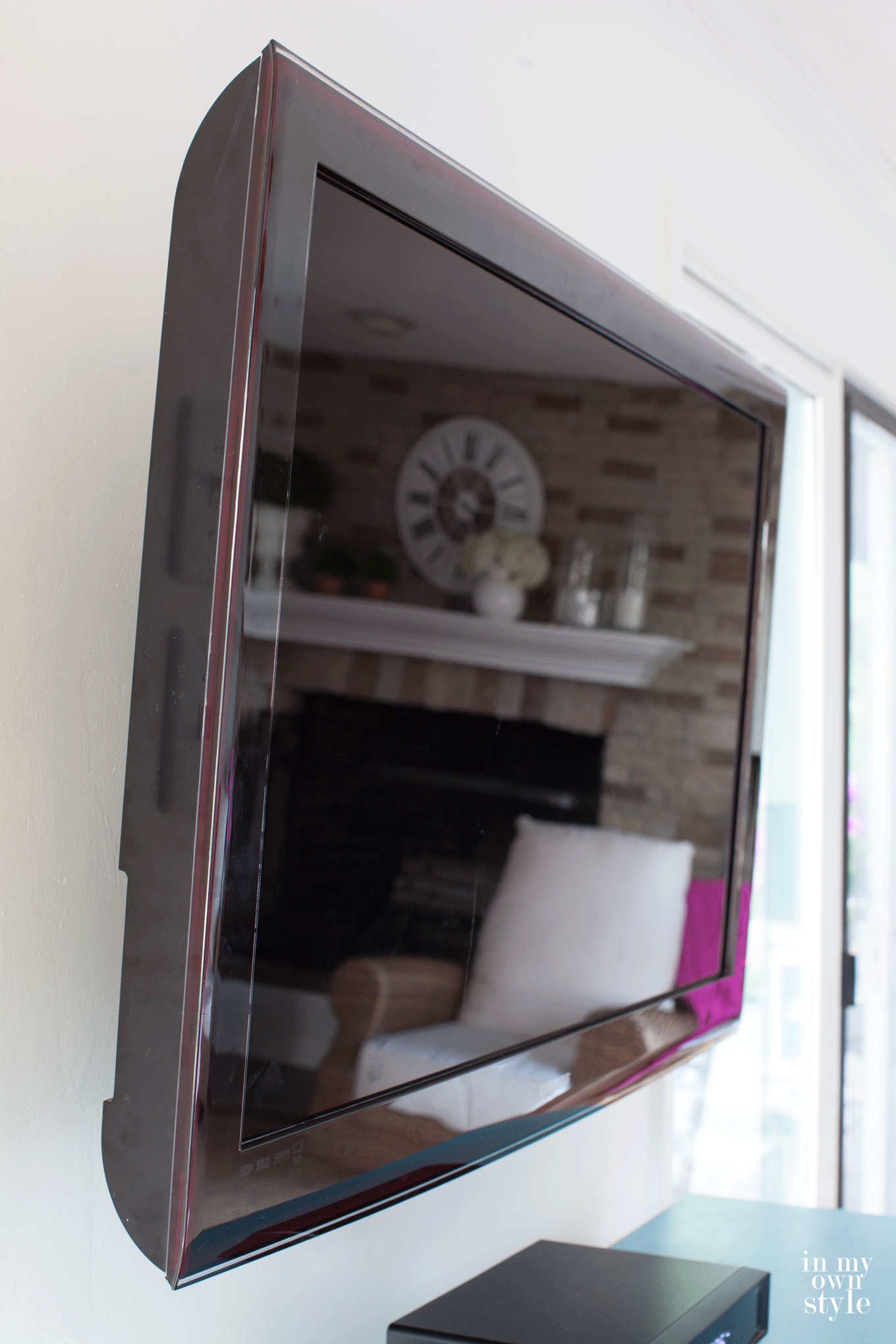 How to install a swivel TV mount easily