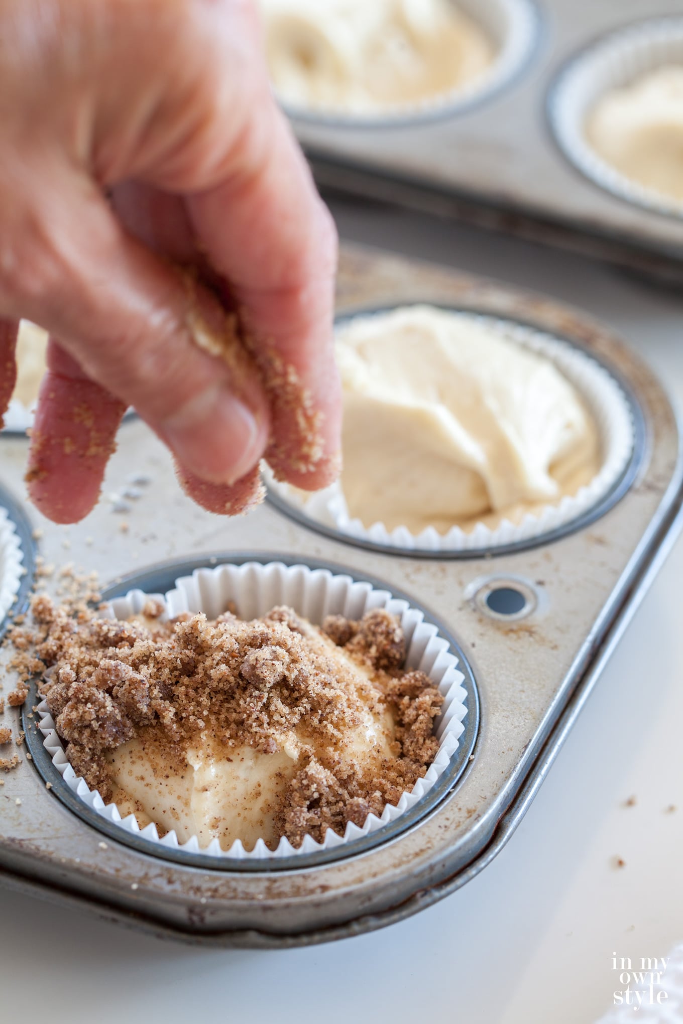 Cinnamon crumb topped cupcakes