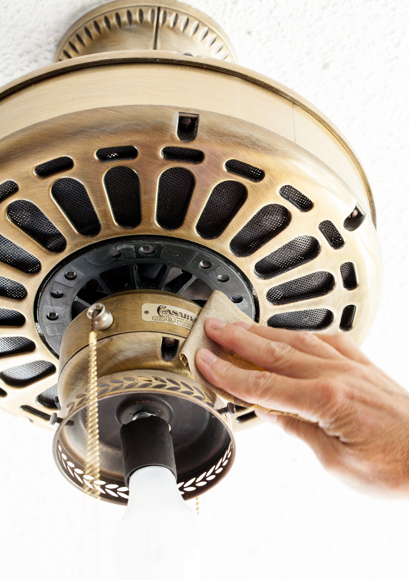 Painting-a-ceiling-fan-tutorial