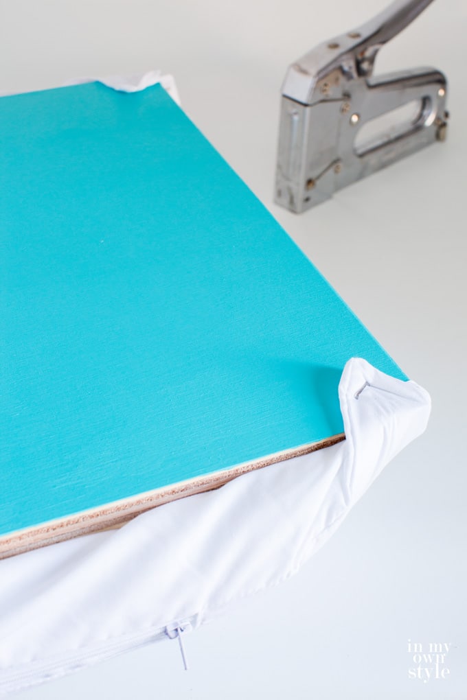 easy to make cushion for a storage crate