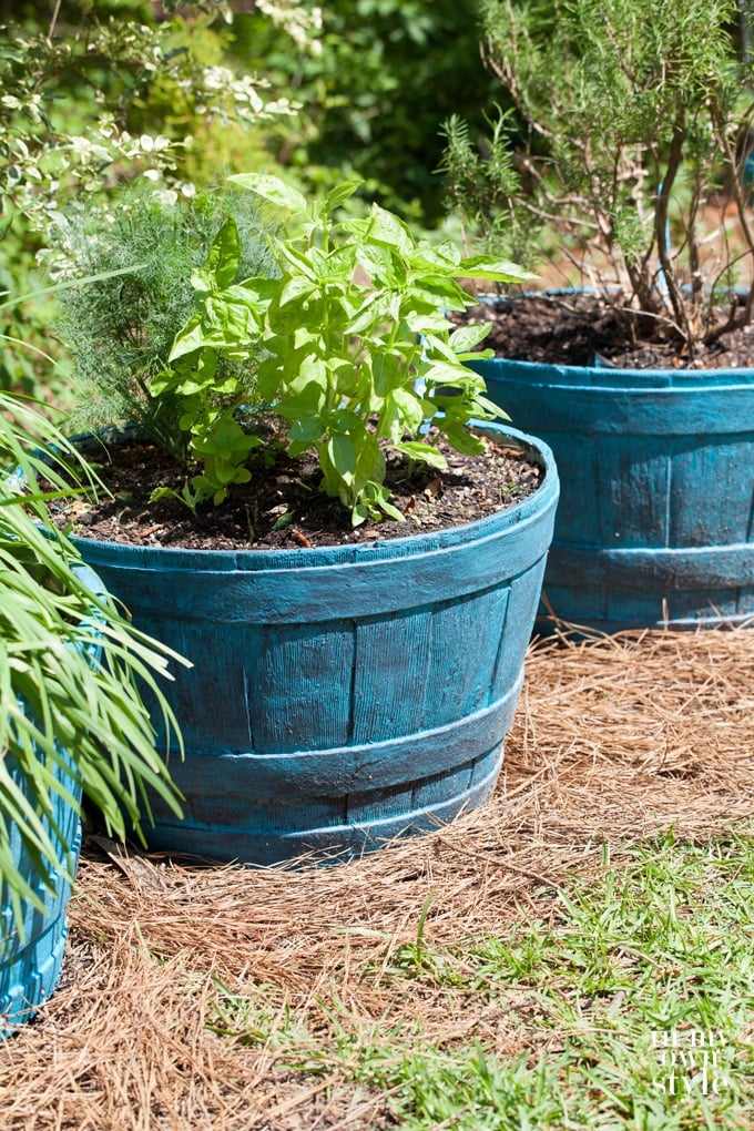 How-to-paint-outdoor-planter-pots