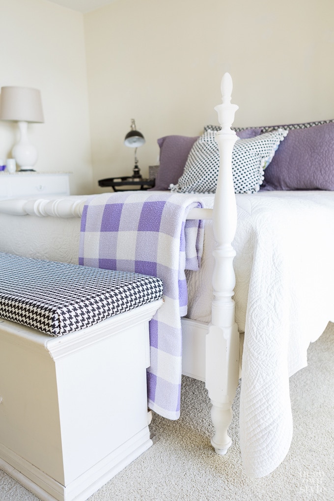 Ways to use decorative fall throws and blankets around the house