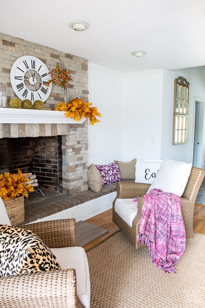 decorated-for-fall-mantel