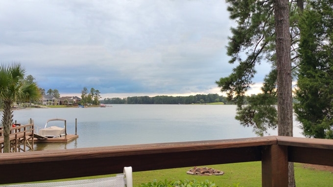 Lake view when sitting on the sofa in the living room