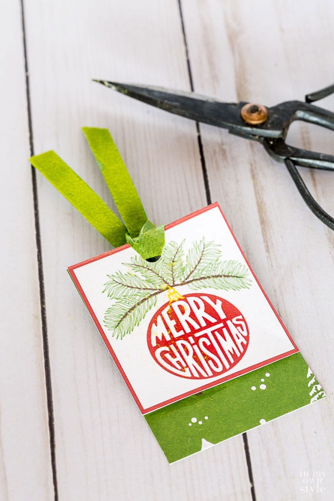 christmas-free-printable-gift-tag-using-scrapbook-paper