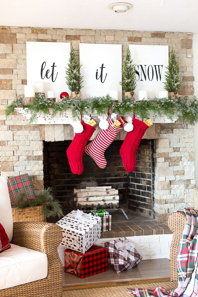 Christmas mantel decorating idea