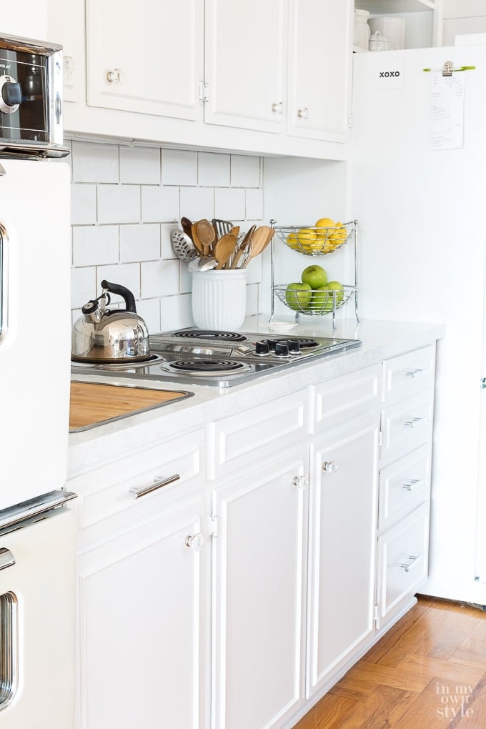 kitchen cabinet makeover and cabinet hardware