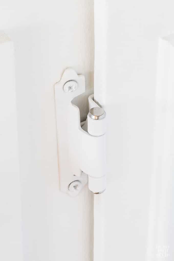 White Kitchen cabinet hardware
