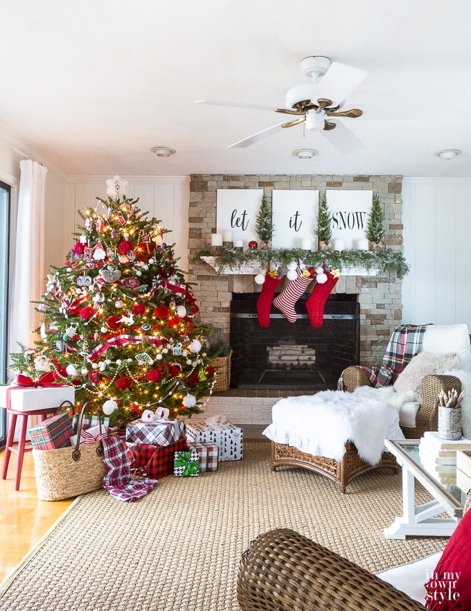 christmas-living-room-decorating-idea