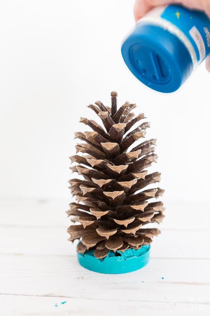 glitter and pine cone crafting ideas