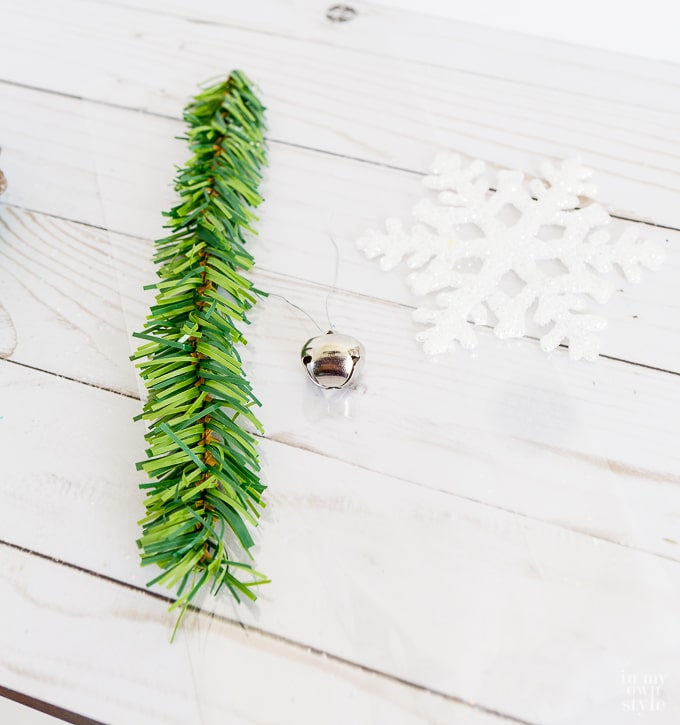 Gift wrap idea for essential-oil-pine-cone-trees