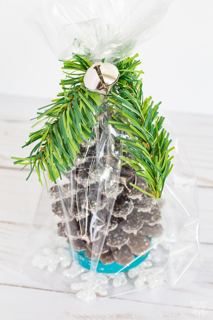 Clear party bag gift wrapping idea for Christmas