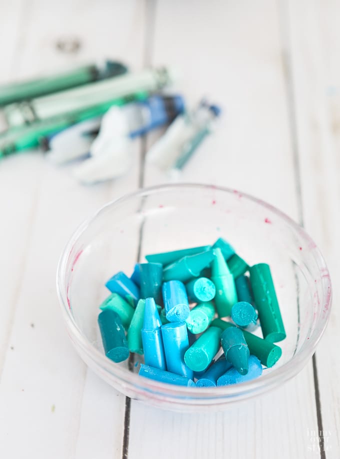 How to melt crayons to make pine cone crafts.