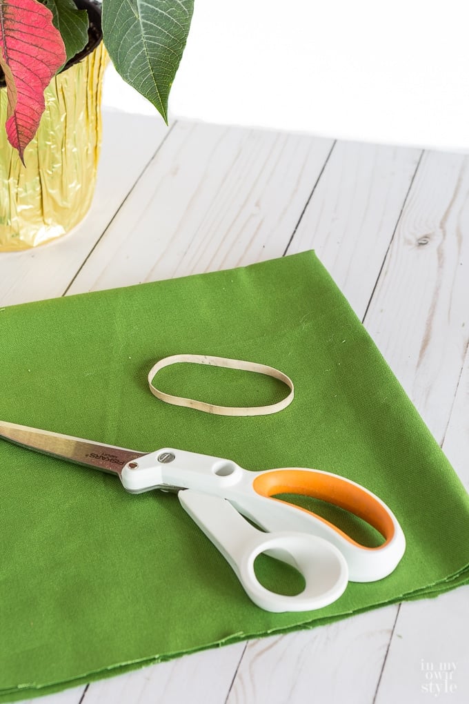How to wrap a flower pot with fabric to give as a gift or to coordinate with decor