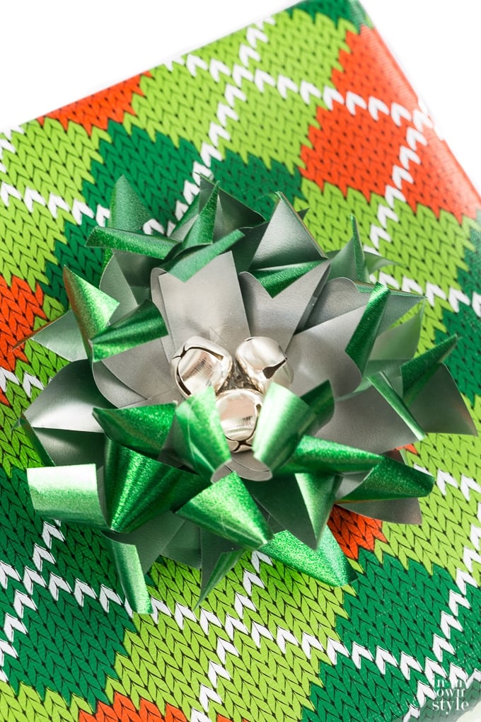 Gift wrapping embellishments to make. Creative and easy gift wrapping ideas for Christmas