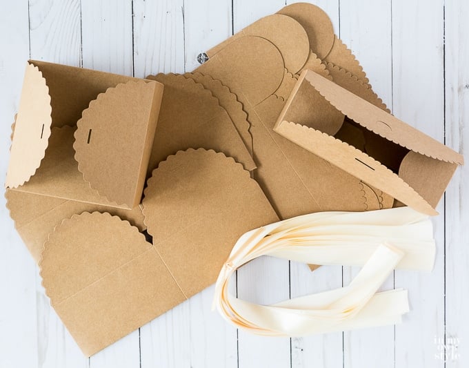 Home Baked gifts. Bakery boxes to give baked good in