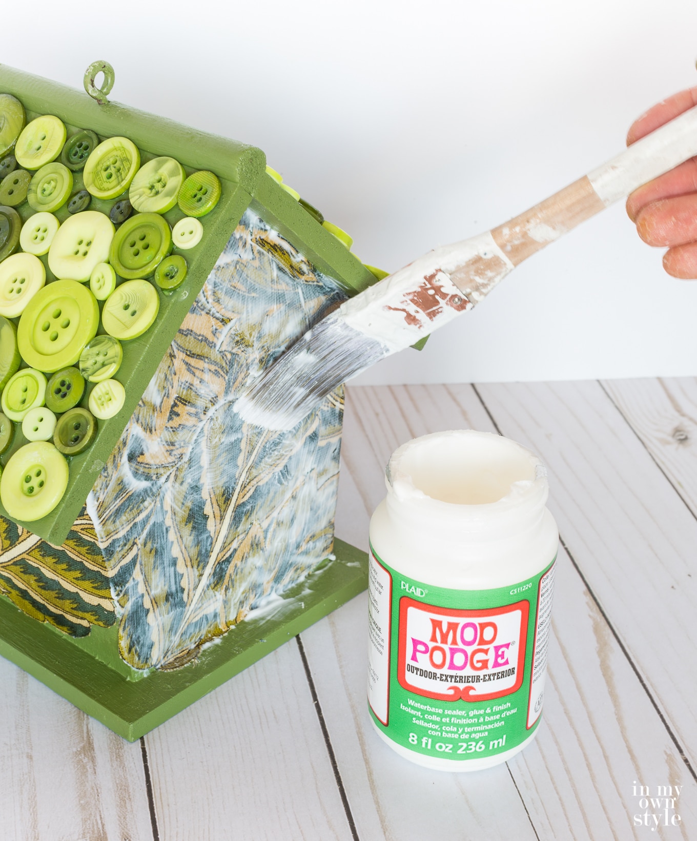 Painting a birdhouse idea