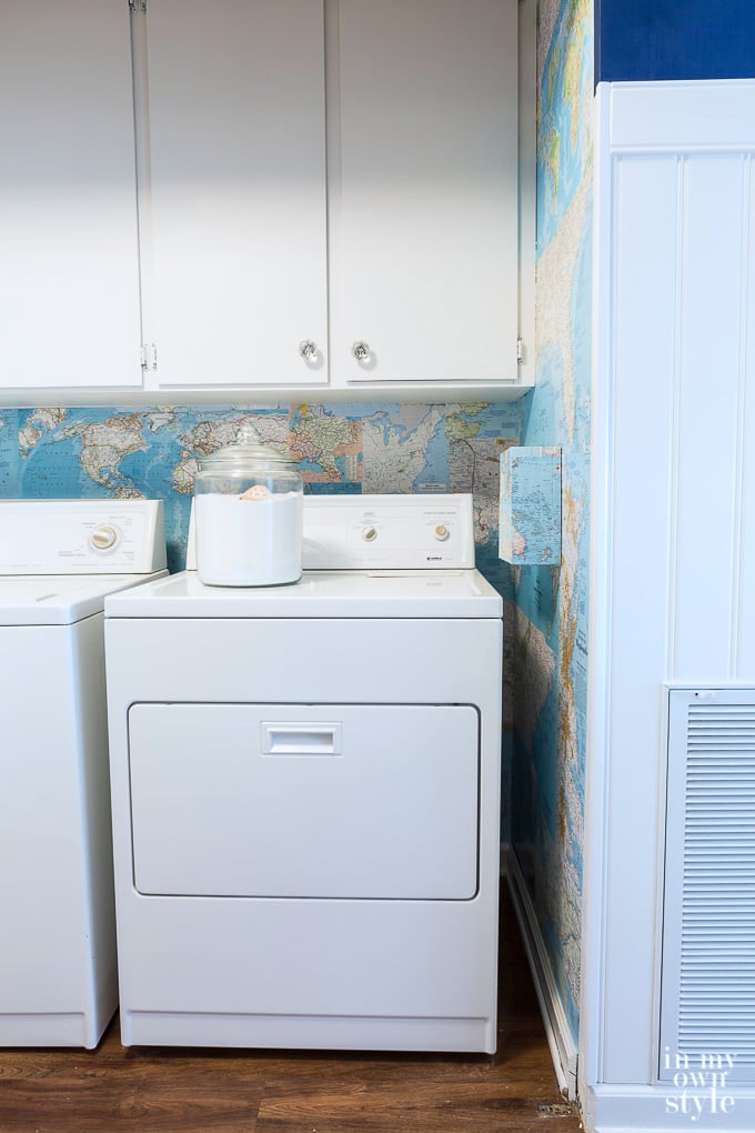 How-to-use-maps-as-wallpaper-on-the-walls-in-a-small-room