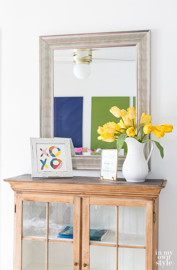 Decorating with vivid colors in white walled rooms