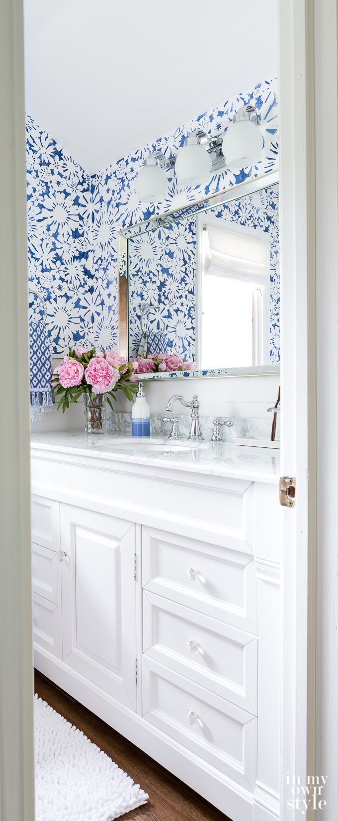 Blue and white DIY bathroom makeover
