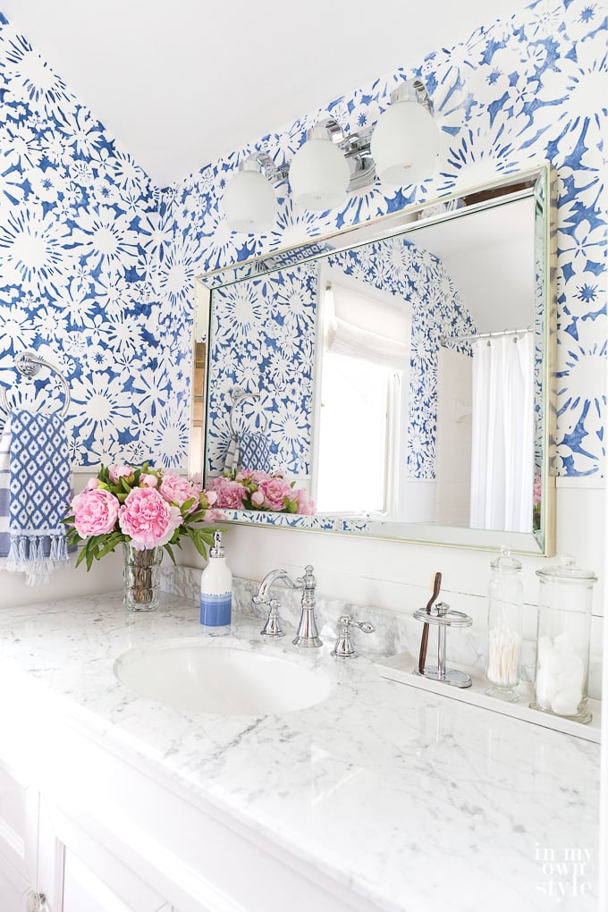 Small bathroom decorating ideas