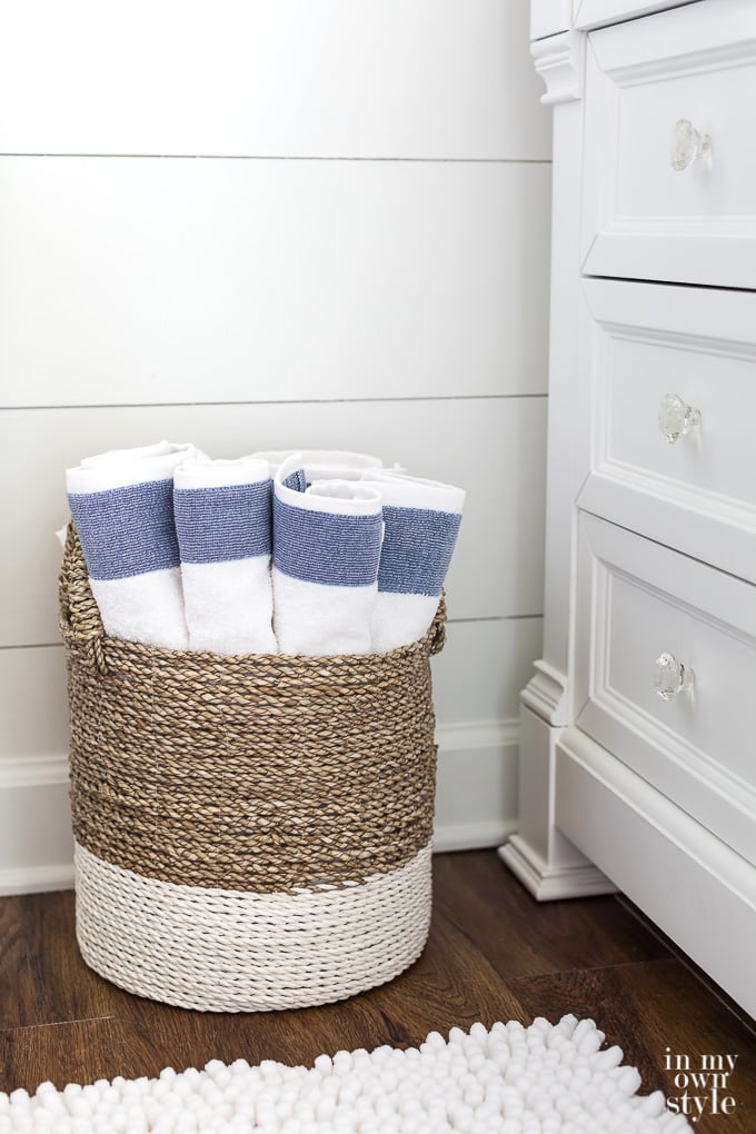 How to store and display towels in a bathroom